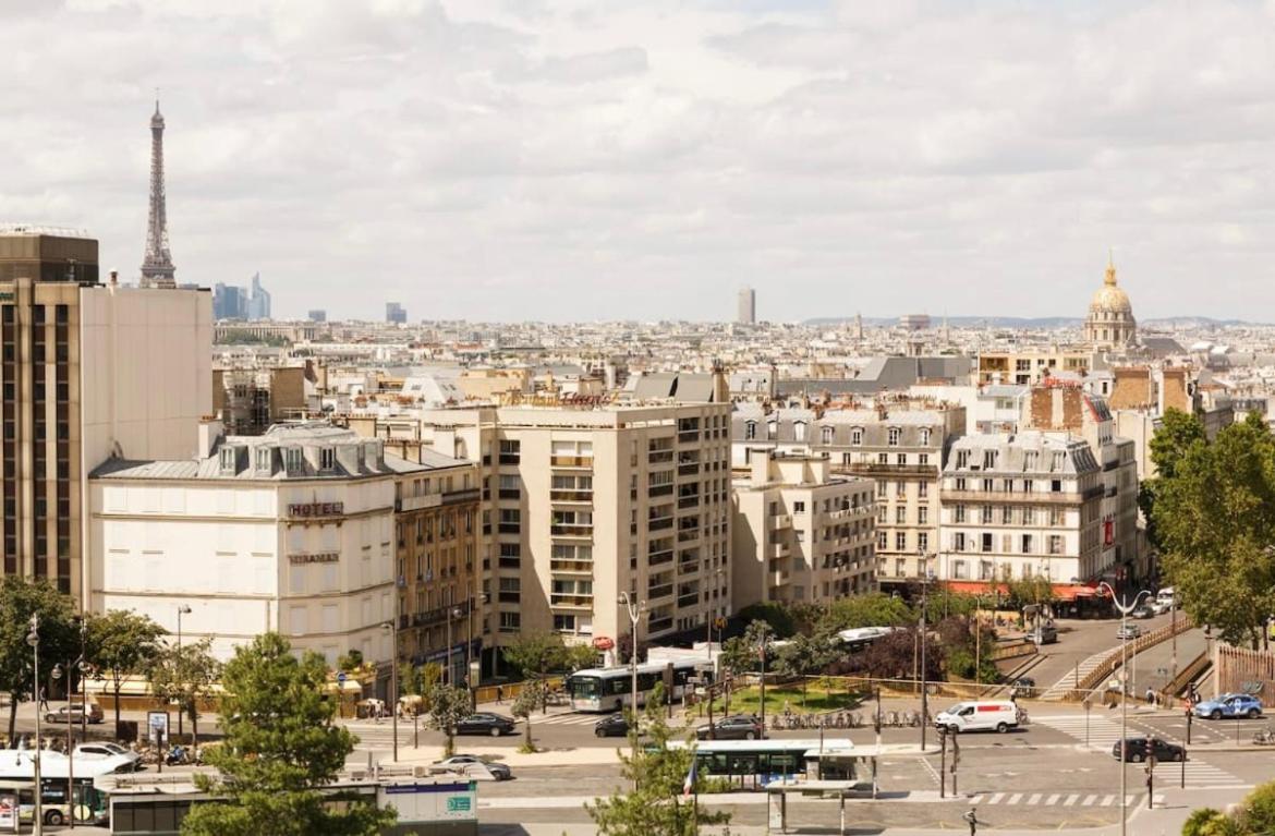 Beautiful Apartment With A View Of Eiffel Tower In Center Paris Exterior photo