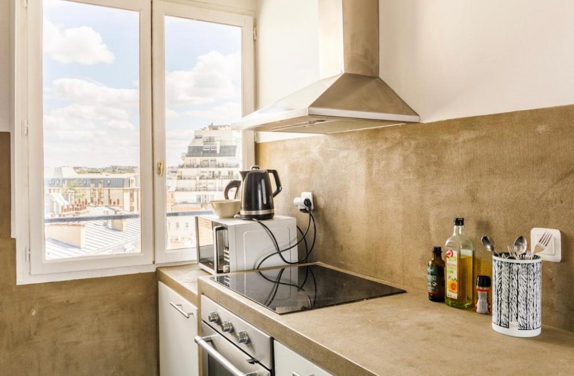 Beautiful Apartment With A View Of Eiffel Tower In Center Paris Exterior photo