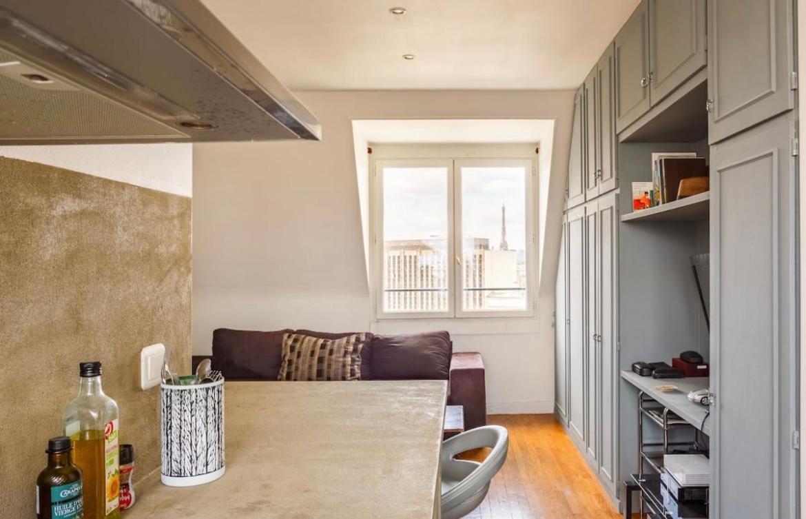 Beautiful Apartment With A View Of Eiffel Tower In Center Paris Exterior photo
